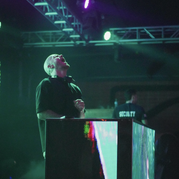 KIKI at Moonshine Beach