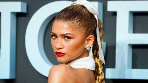 Zendaya Look Alike Contest - UrBarTest