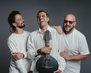 Flyer: Hamilton de Holanda Trio