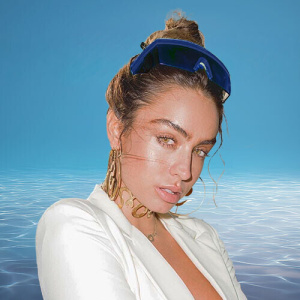 Flyer: Sommer Ray
