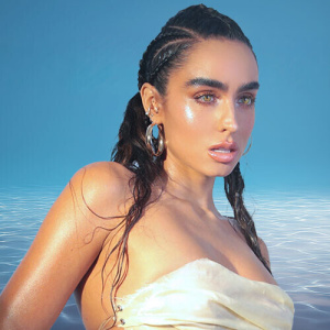 Flyer: Sommer Ray