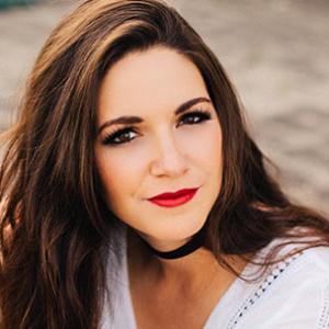 Hannah Ellis LIVE at Moonshine Flats