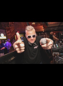 DJ Famous Dave at Moonshine Flats