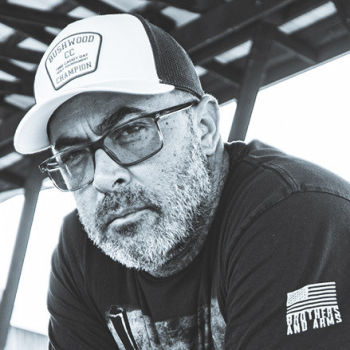 Aaron Lewis and the Stateliners Live in Concert at Moonshine Flats