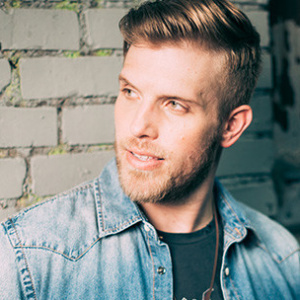 Brandon Ray LIVE at Moonshine Beach